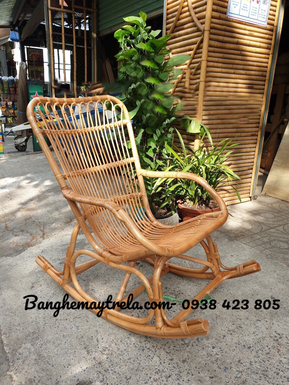 Ghế bập bênh mây nhỏ gọn